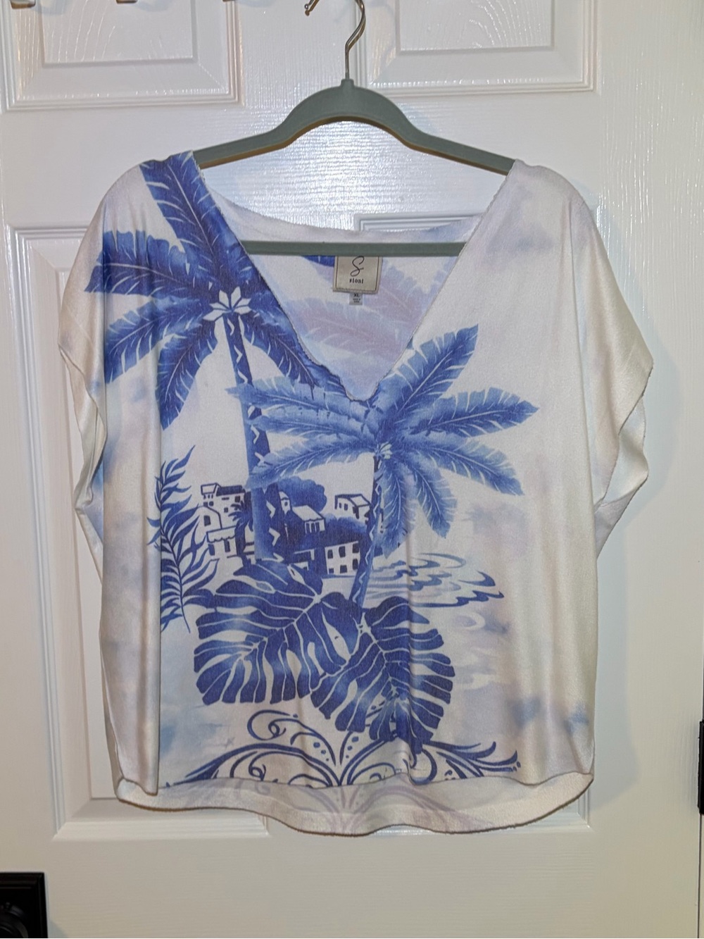 NWOT Sioni Super Soft Raw Edge V-Neck Tropical Palm Print Crop Top.  Size XL